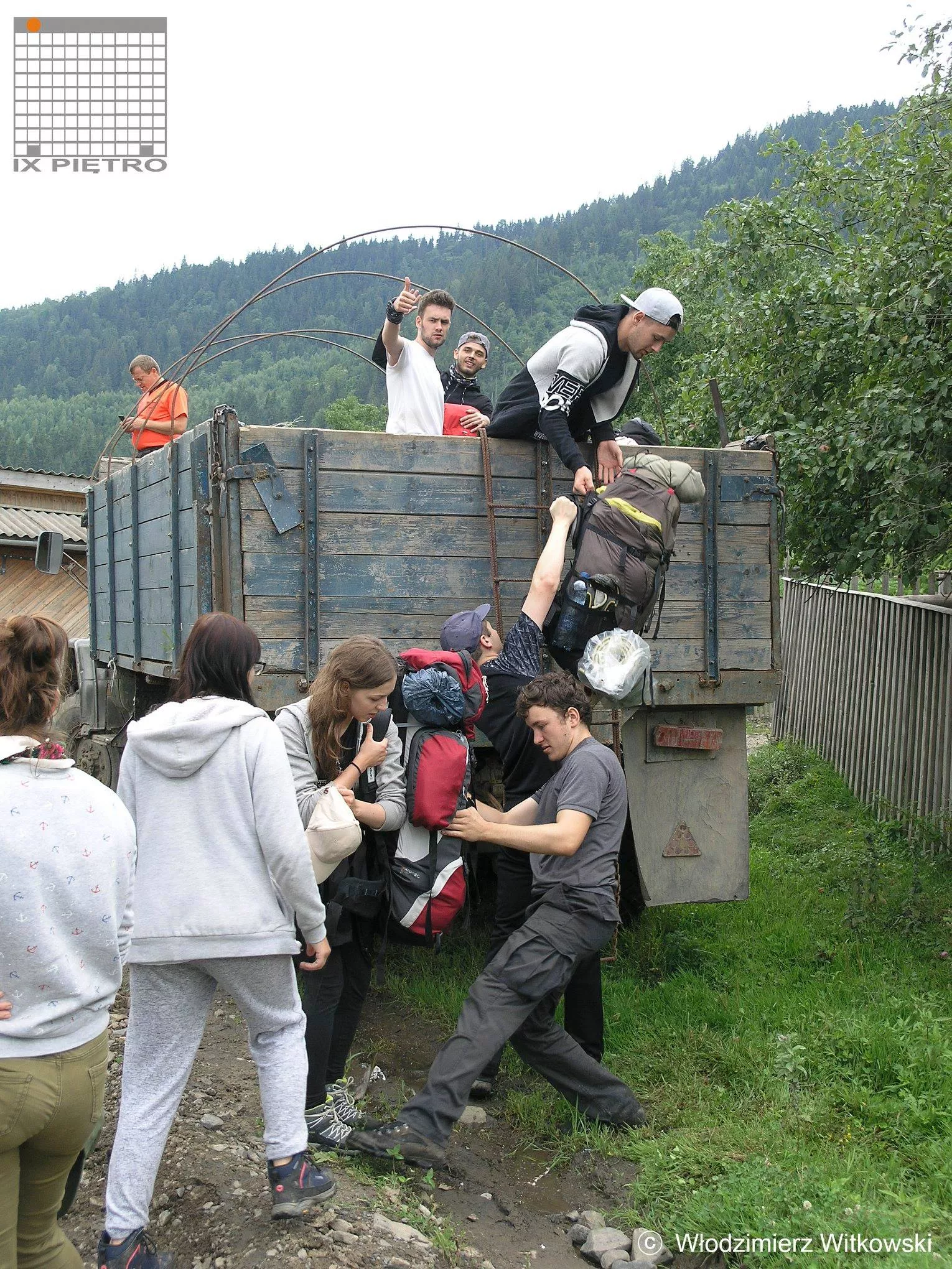 Studenci podczas podróży.