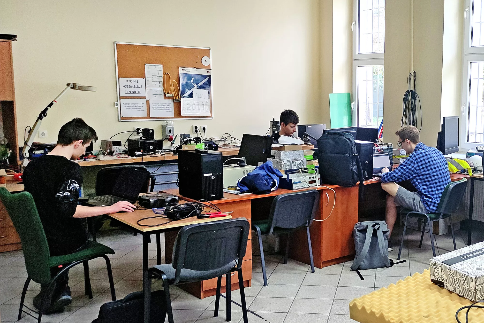 Students from SKN Main work in the computer room.