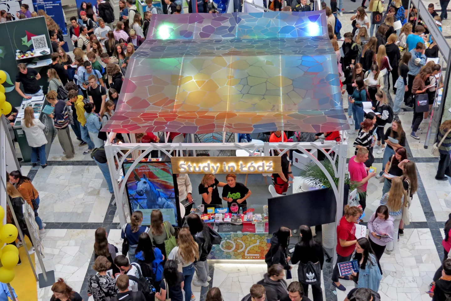 Stoisko PŁ podczas Salonu Maturzystów 2023.